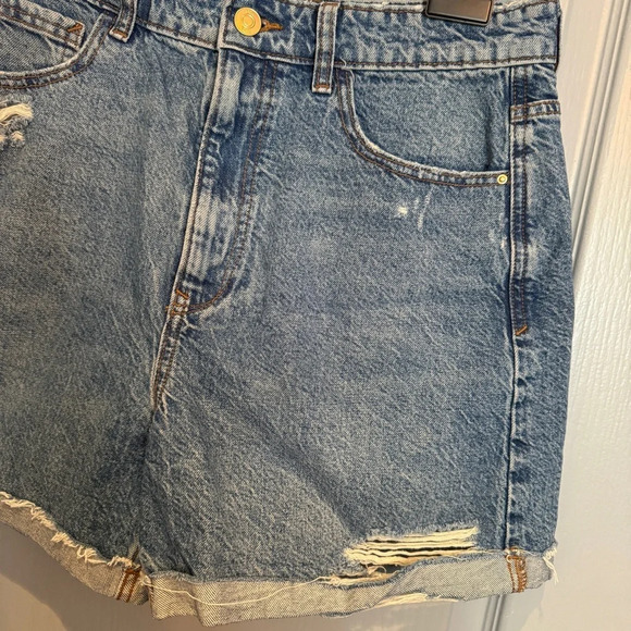 Zara High Rise Distressed Denim  Jean Shorts Size 8 Women's Blue Mom Cut Off EUC - Picture 4 of 16